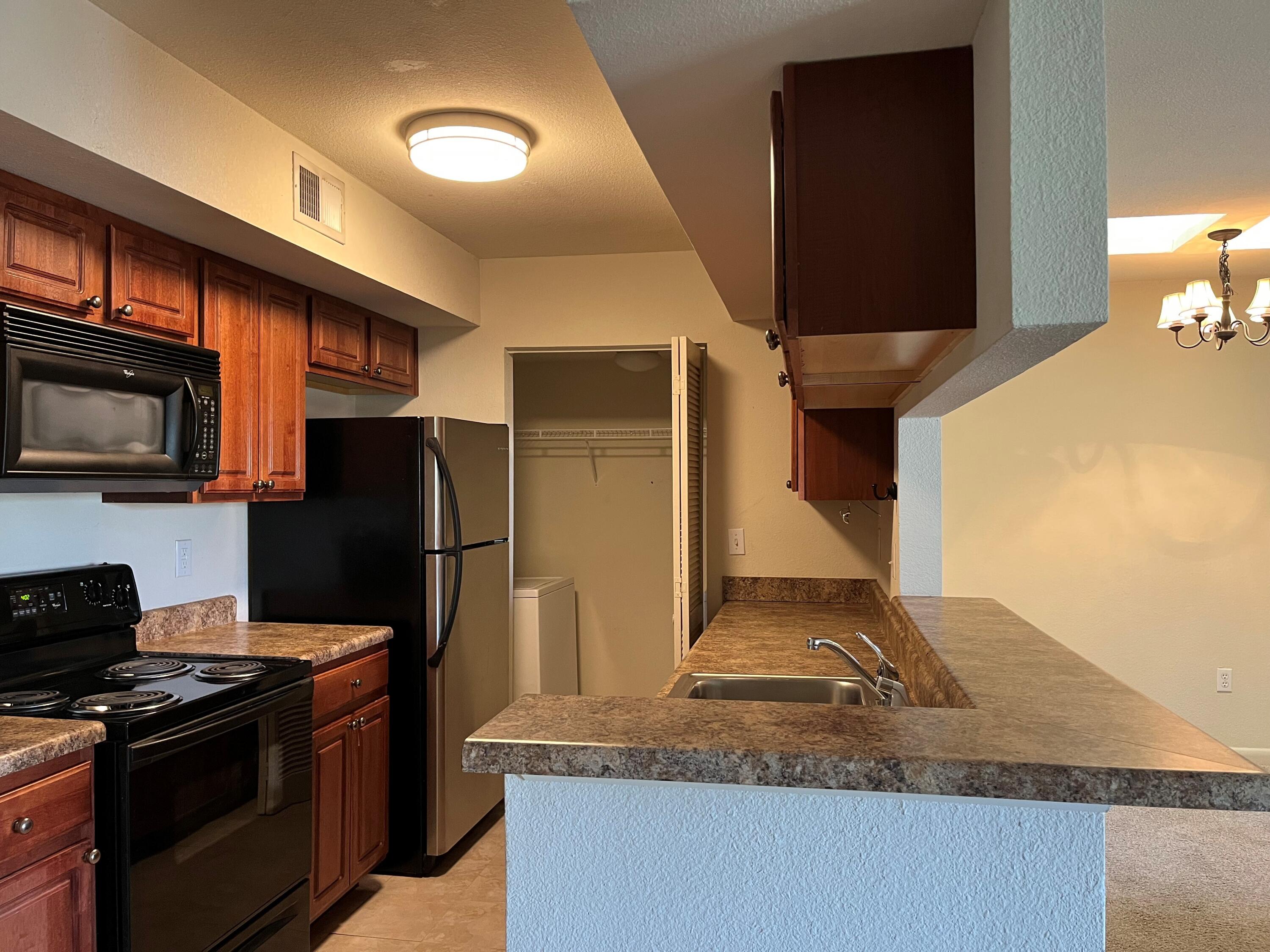 1481 Center Street, Unit 707 Mount Pleasant, SC 29464 - Photo 6 of 7 kitchen