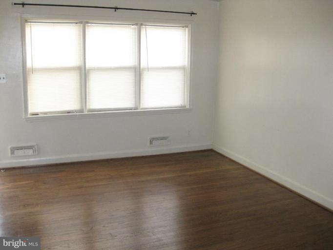 5314 Hillen Road Baltimore, MD 21239 - Photo 3 of 5 Living Room