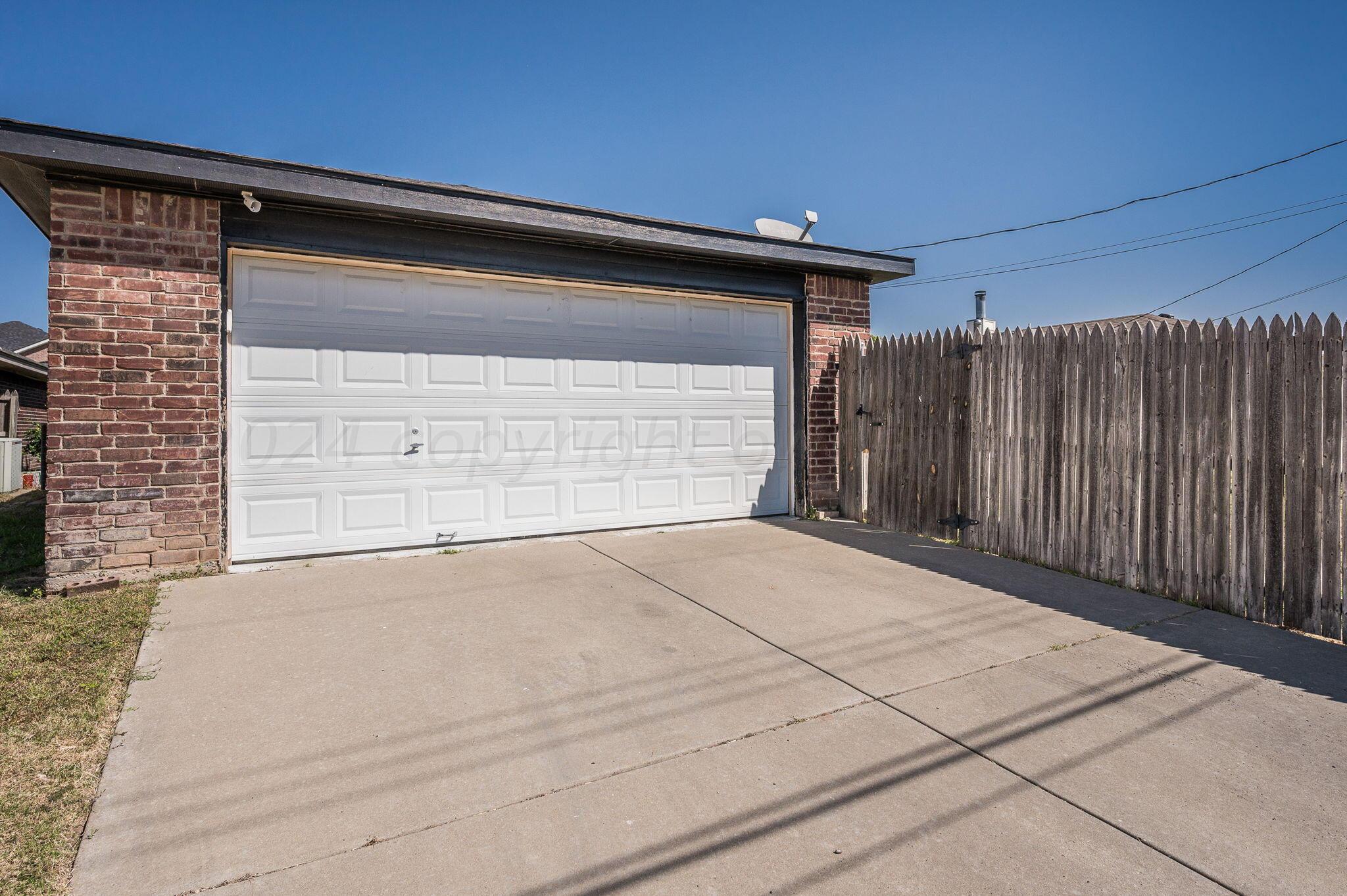 1021 Rushmore Drive Amarillo, TX 79110 - Photo 20 of 20 Garage