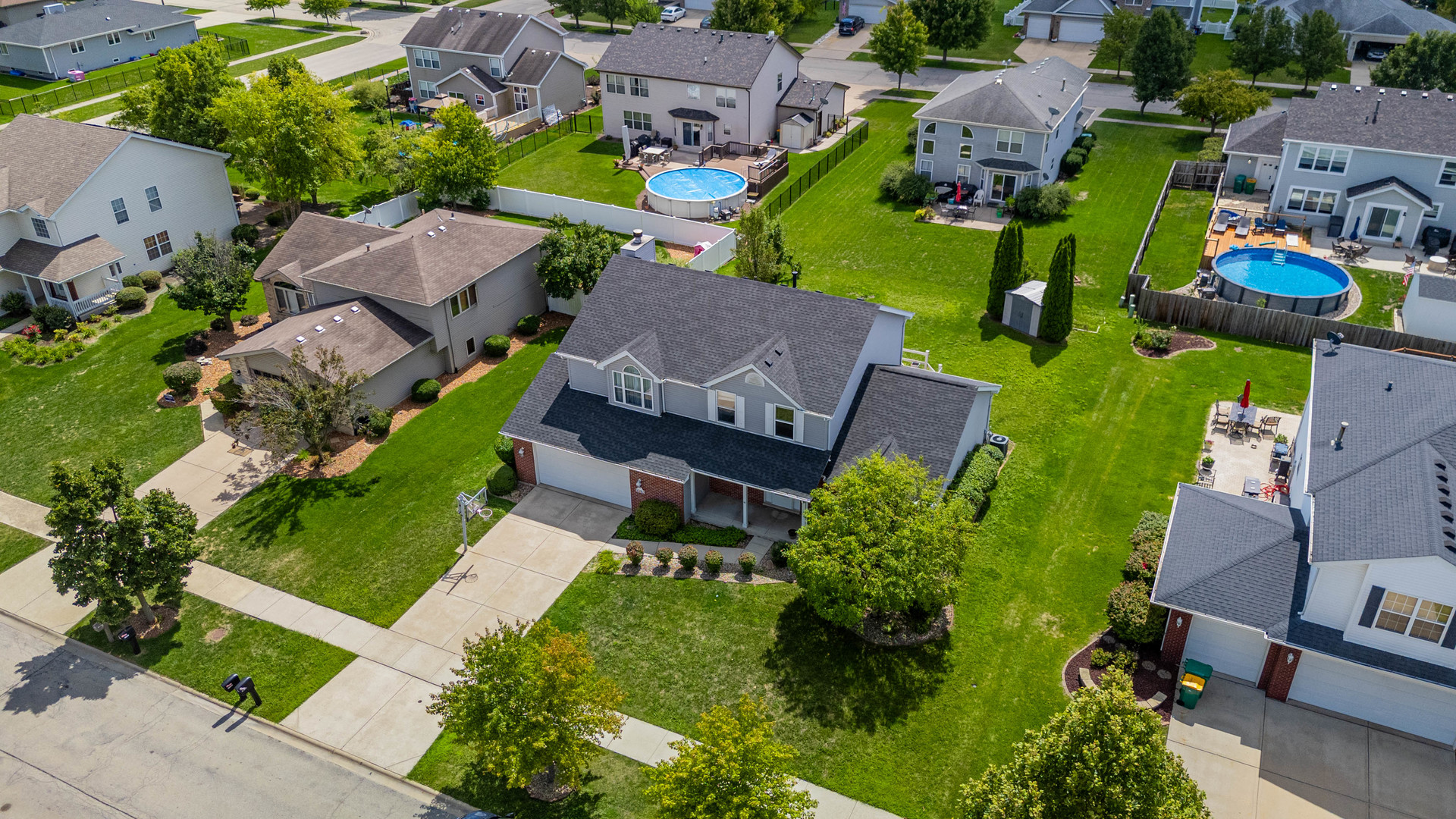 16263 Celtic Circle Manhattan, IL 60442 - Photo 2 of 45 an aerial view of multiple houses with yard