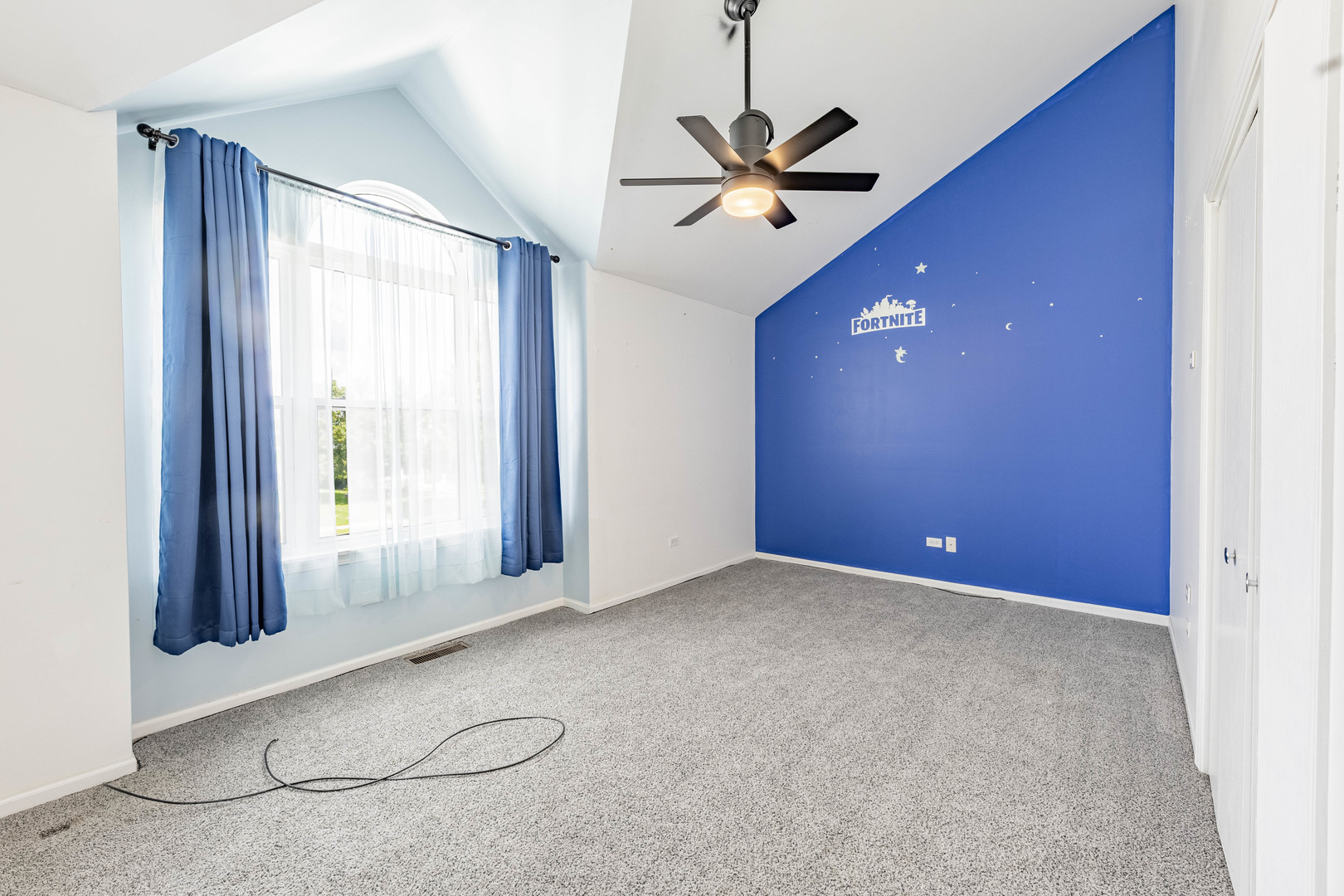 16263 Celtic Circle Manhattan, IL 60442 - Photo 27 of 45 a view of an empty room with a window