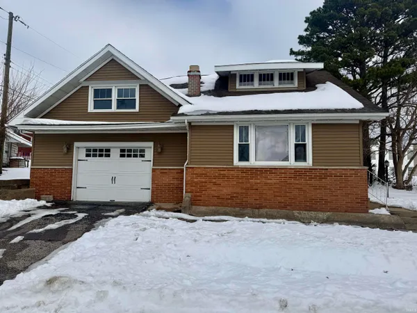 $152,800 | 219 West Washington Street, Oakland City, IN 47660