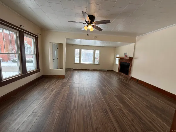 $147,800 | 219 West Washington Street, Oakland City, IN 47660