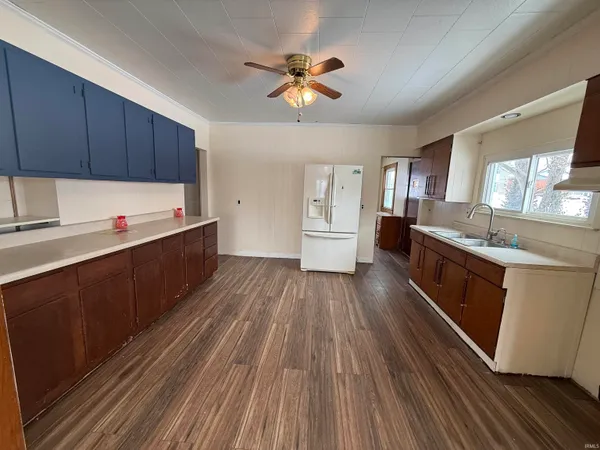 $147,800 | 219 West Washington Street, Oakland City, IN 47660