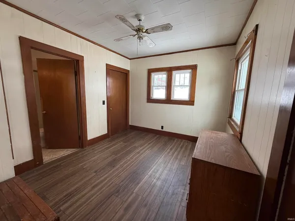 $147,800 | 219 West Washington Street, Oakland City, IN 47660
