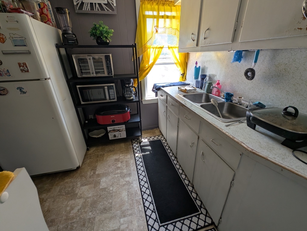 131 Thomas Street Fall River, MA 02723 - Photo 28 of 35