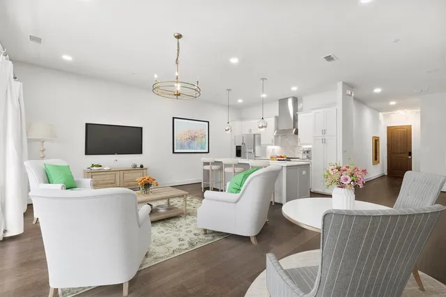 $2,800 | 15875 Spectrum Drive, Unit 1106, Addison, TX 75001