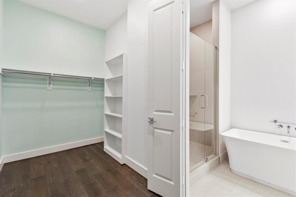 15875 Spectrum Drive, Unit 1106 Addison, TX 75001 - Photo 26 of 39 a view of bathroom and bathroom