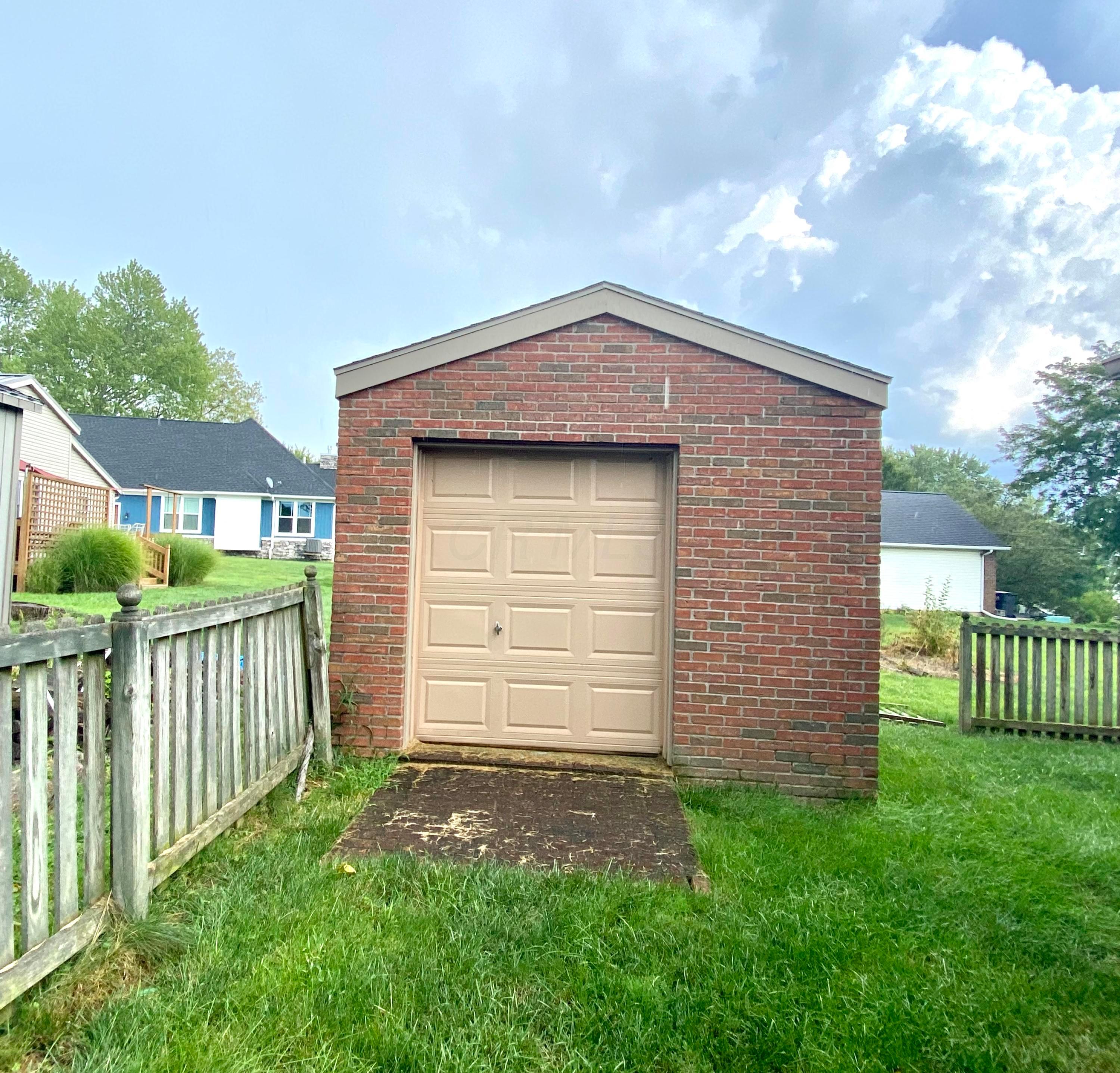 102 Cornell Road Hebron, OH 43025 - Photo 4 of 37 Gallery Image 4