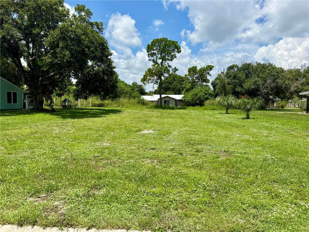 2405 6th Road Southwest Vero Beach, FL 32962 - Photo 1 of 16 Gallery Image 1