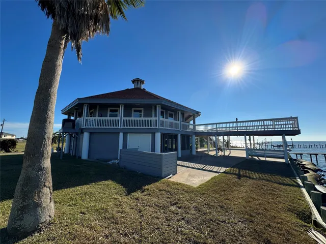 $849,000 | 128 White Heron Drive, Anahuac, TX 77514