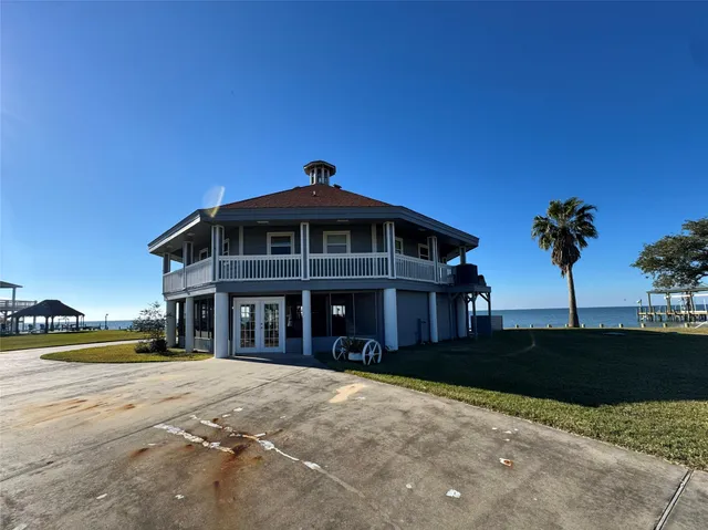 $849,000 | 128 White Heron Drive, Anahuac, TX 77514