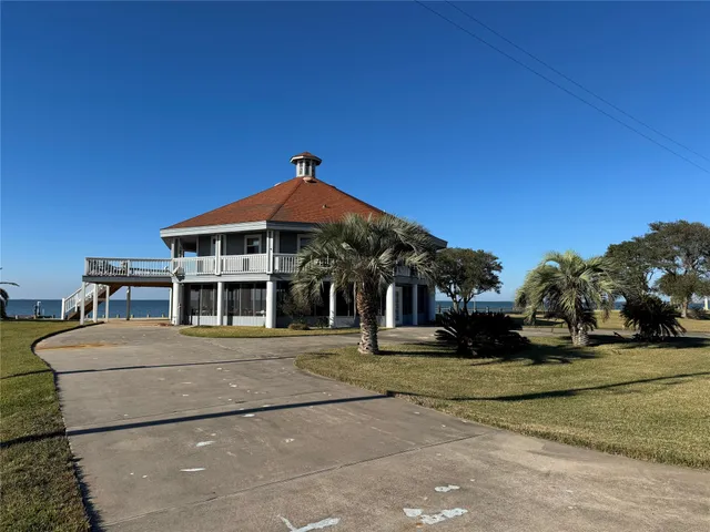 $849,000 | 128 White Heron Drive, Anahuac, TX 77514