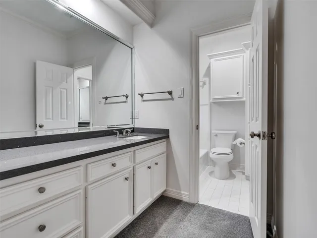 $3,500 | 2525 Nantucket Drive, Unit 8, Houston, TX 77057