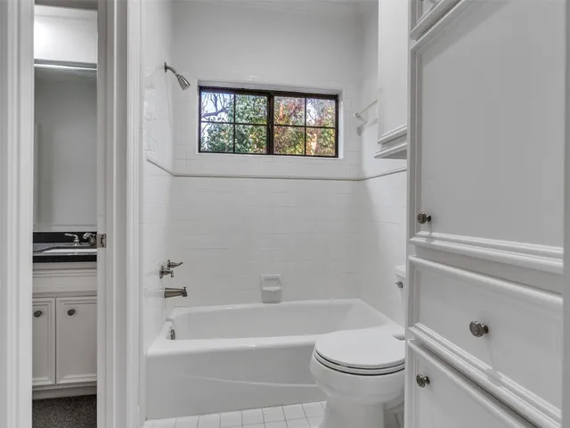 $3,500 | 2525 Nantucket Drive, Unit 8, Houston, TX 77057