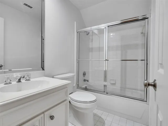 $3,500 | 2525 Nantucket Drive, Unit 8, Houston, TX 77057