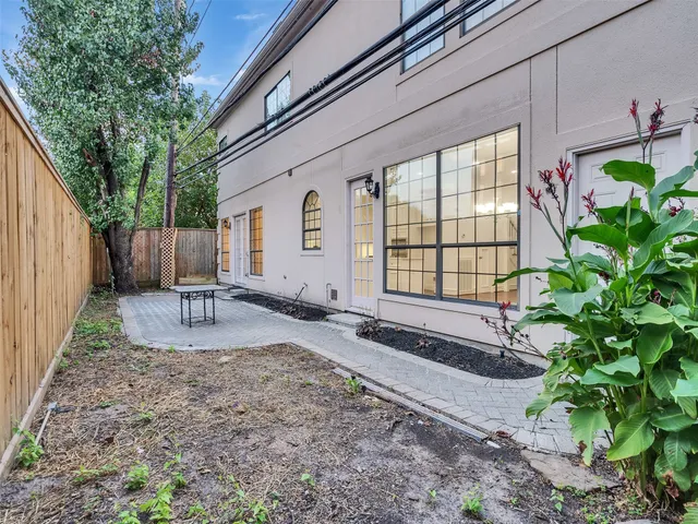 $3,500 | 2525 Nantucket Drive, Unit 8, Houston, TX 77057