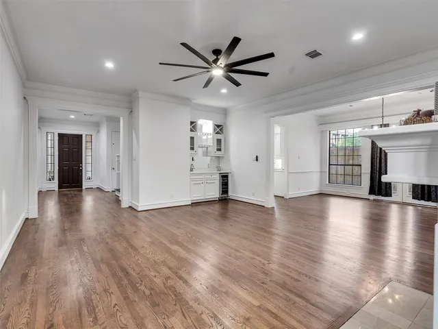 $3,500 | 2525 Nantucket Drive, Unit 8, Houston, TX 77057