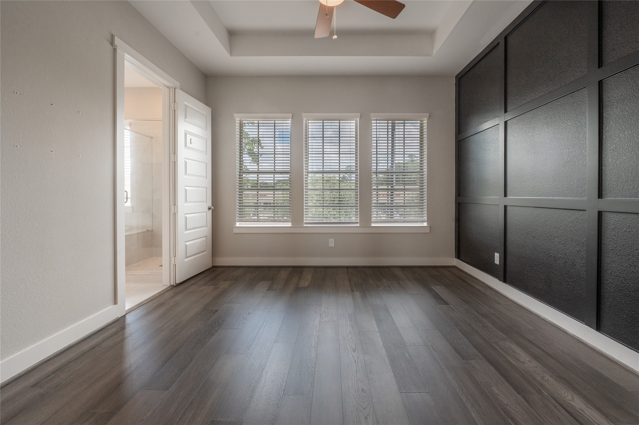 963 Lilly Flower Lane Houston, TX 77091 - Photo 19 of 28 Large primary bedroom with vaulted ceilings