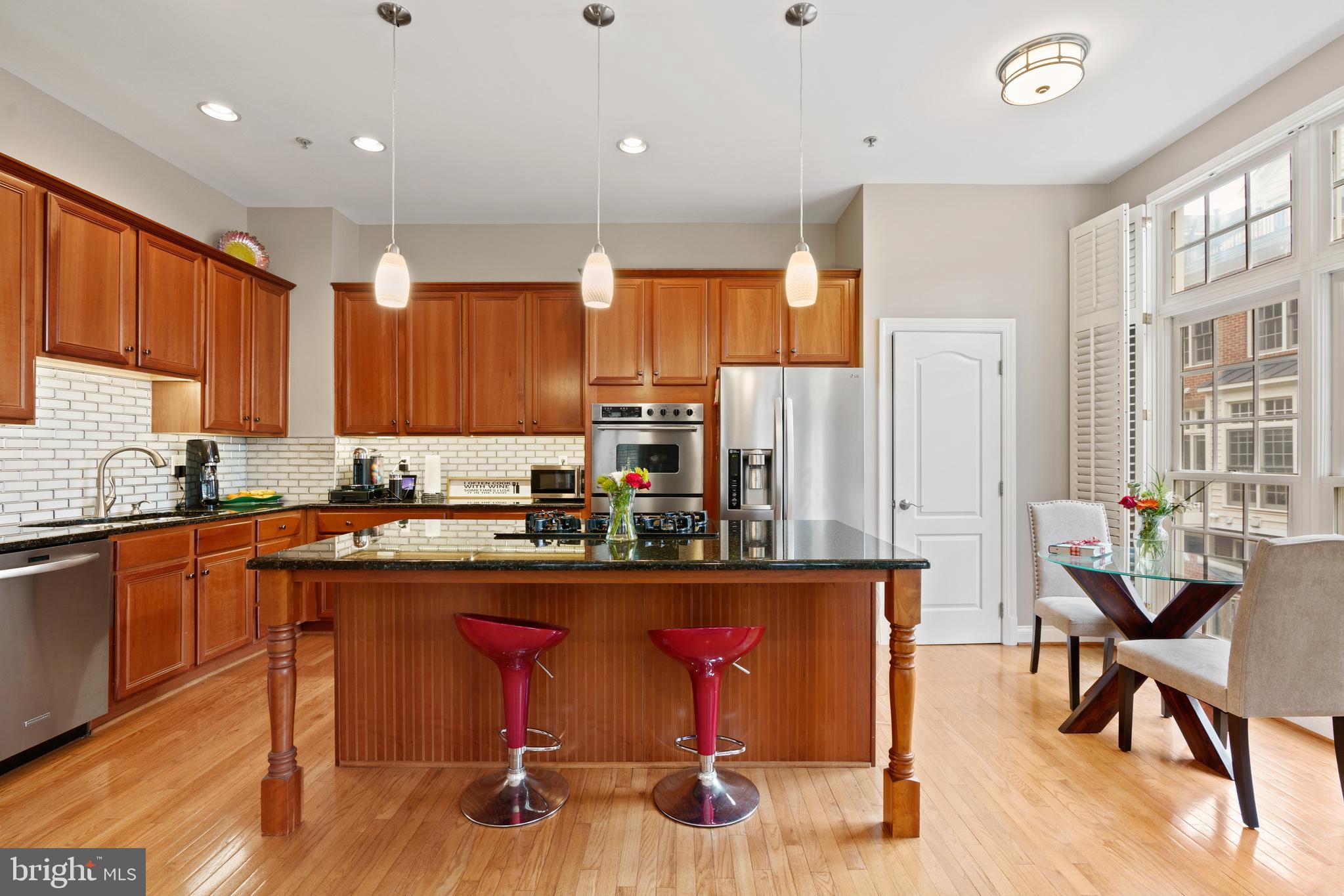 7429 Seneca Ridge Drive McLean, VA 22102 - Photo 13 of 48 Gourmet kitchen