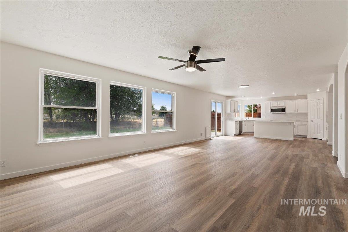 5418 Barkley Way Caldwell, ID 83607 - Photo 6 of 38