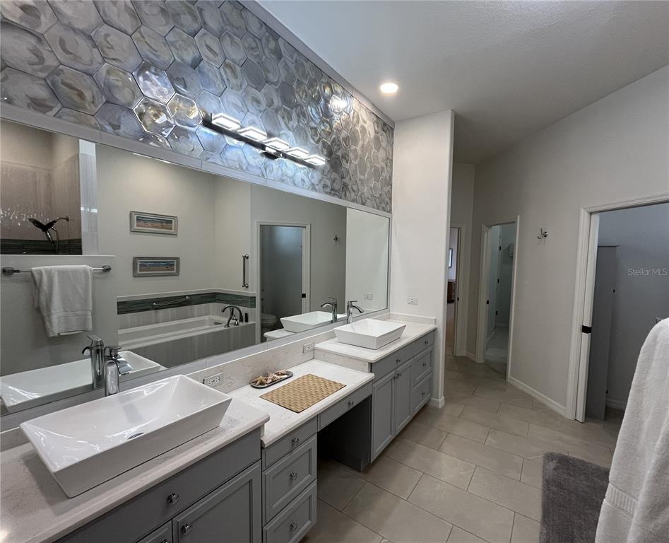 442 Tremingham Way Venice, FL 34293 - Photo 24 of 37