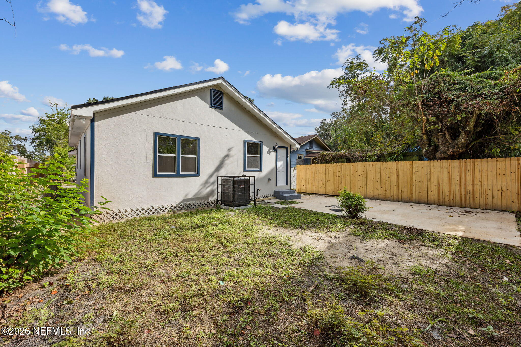 2562 Summit Street Jacksonville, FL 32204 - Photo 19 of 20 a backyard of a house