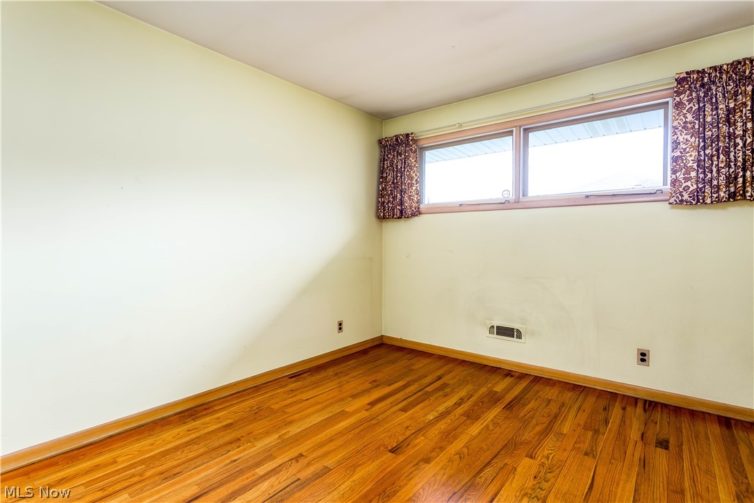 7628 Hoertz Road Cleveland, OH 44134 - Photo 21 of 35