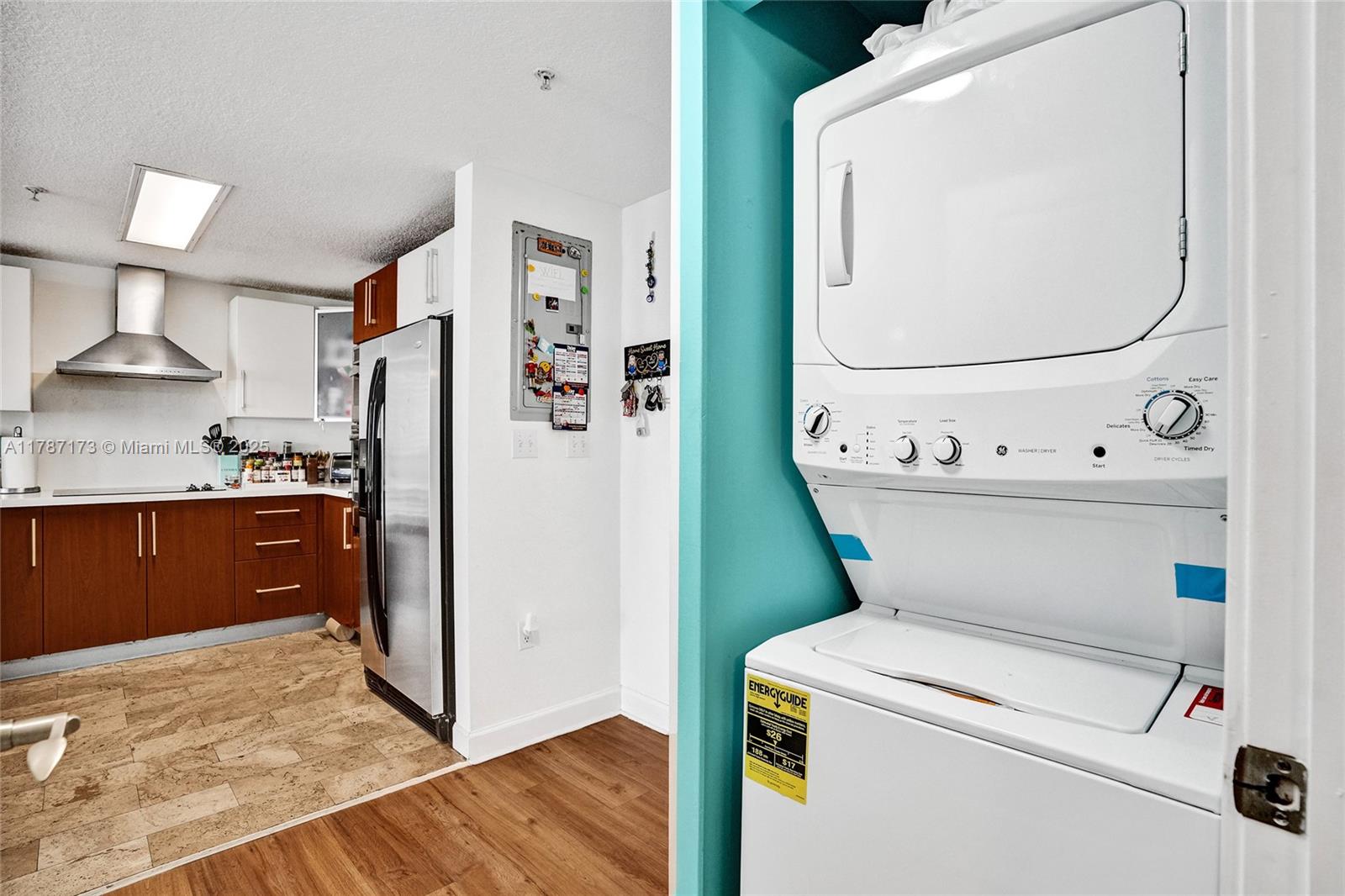 170 Southeast 14th Street, Unit 2907 Miami, FL 33131 - Photo 18 of 30 a utility room with dryer and washer