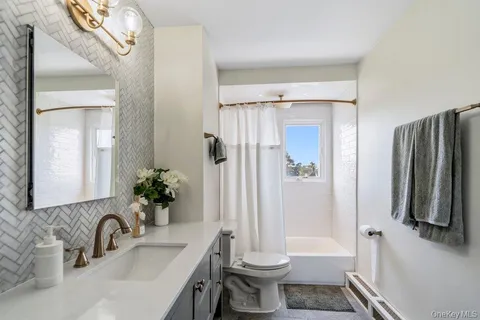 $1,199,999 | 159 Driftwood Drive, West Islip, NY 11795