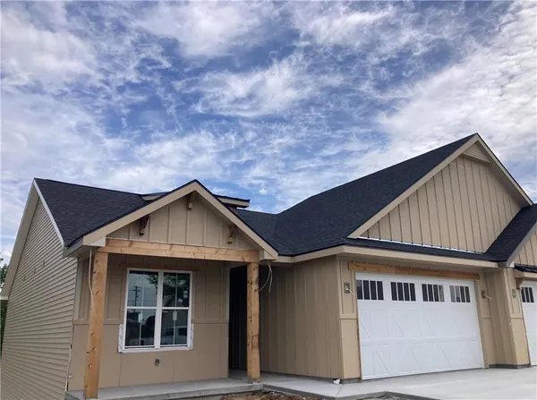 $361,500 | 1405 Country Ct Street, St. Joseph, MO 64506