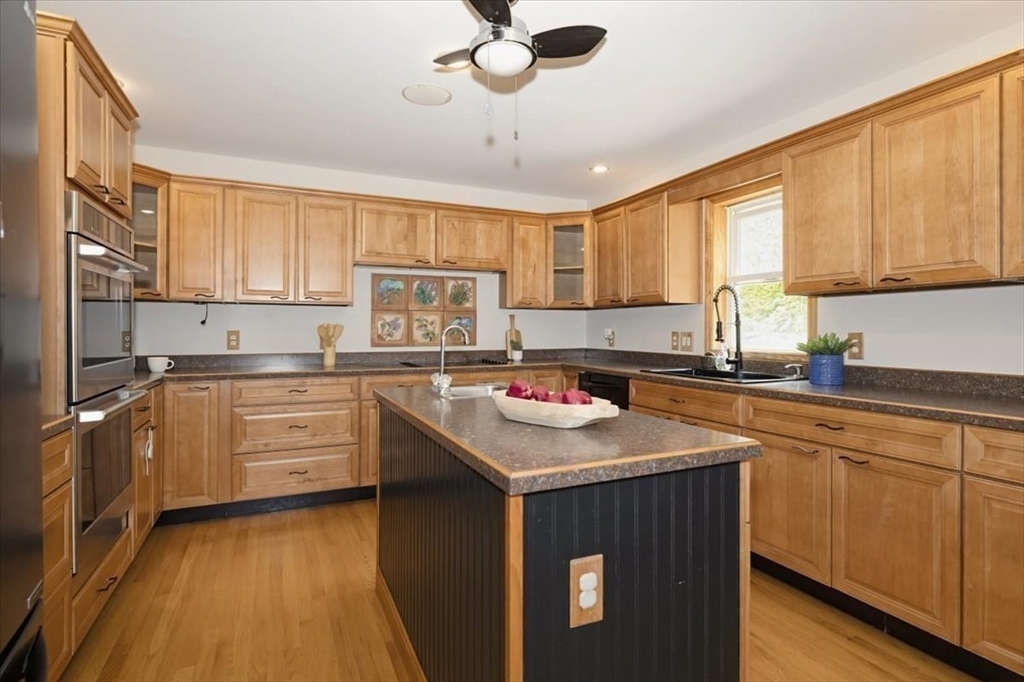 12 Corcoran Road Burlington, MA 01803 - Photo 13 of 42