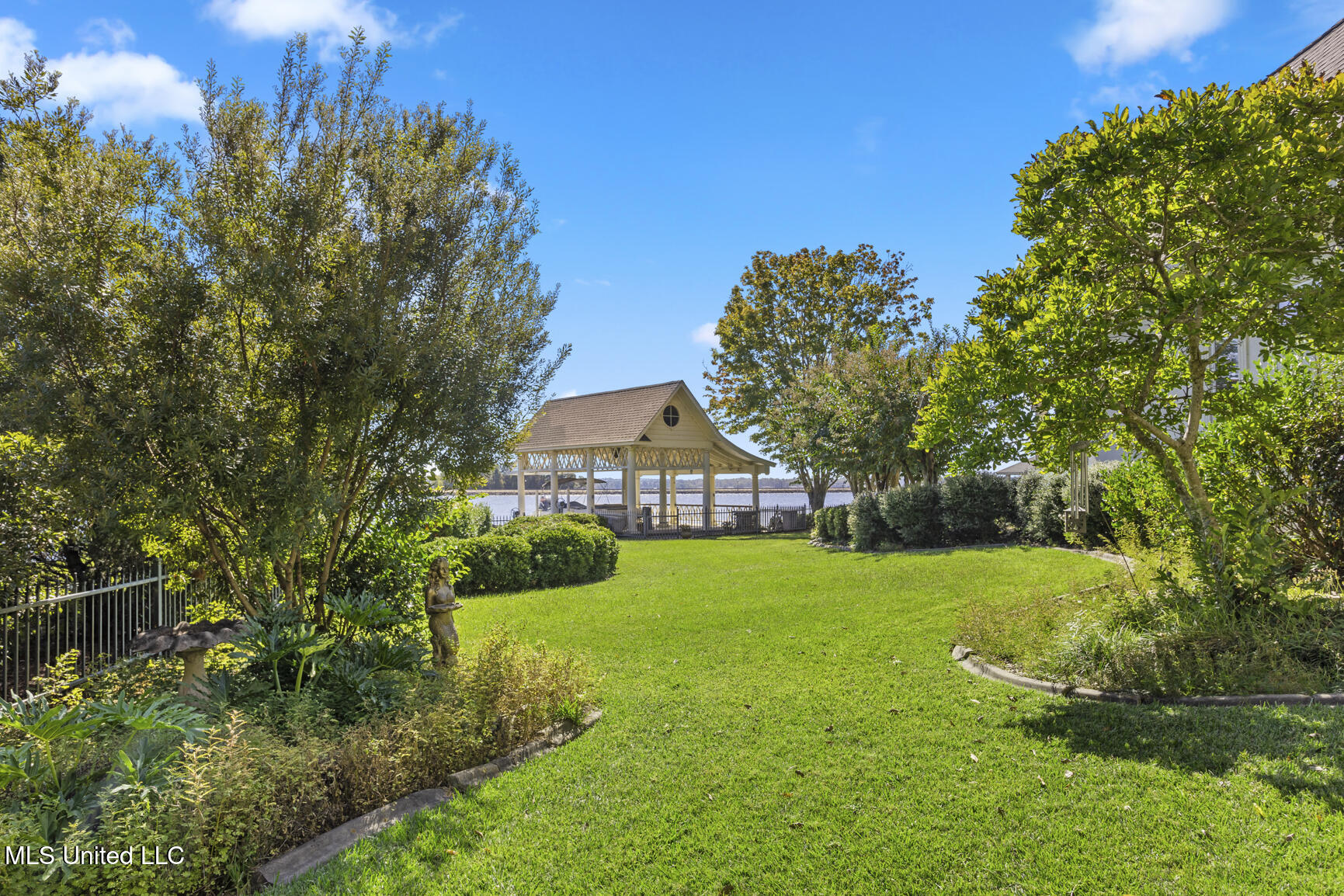 106 Colony Crown Brandon, MS 39047 - Photo 29 of 63 106 Colony Crown-51