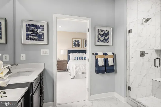 a en suite bathroom with a sink and a mirror