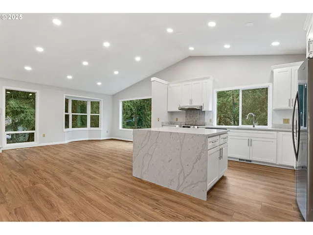 $799,950 | 6647 Southeast 122nd Avenue, Portland, OR 97266