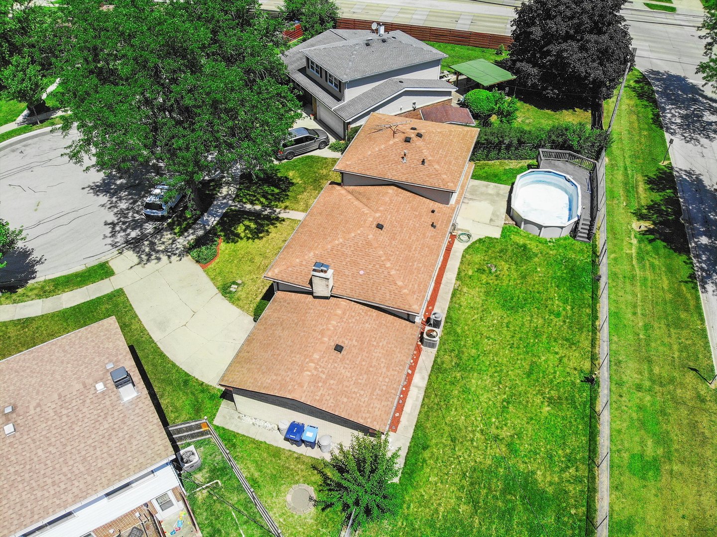 31 Westmere Road Des Plaines, IL 60016 - Photo 34 of 43 an aerial view of a house with a backyard and a fountain