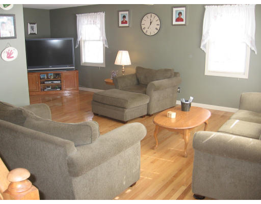 11 Anniversary Street Springfield, MA 01104 - Photo 2 of 14 Gallery Image 2