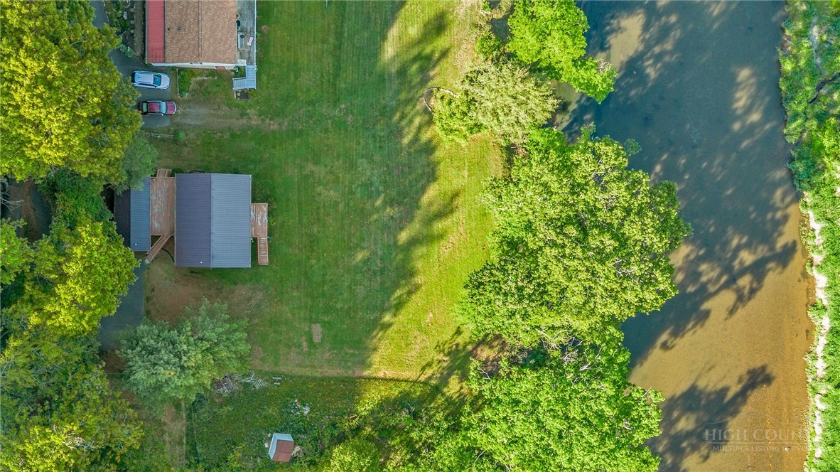 409 Ellis Road West Jefferson, NC 28694 - Photo 6 of 48