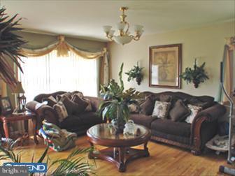 304 Deerfield Road Newark, DE 19713 - Photo 2 of 5 Living Room