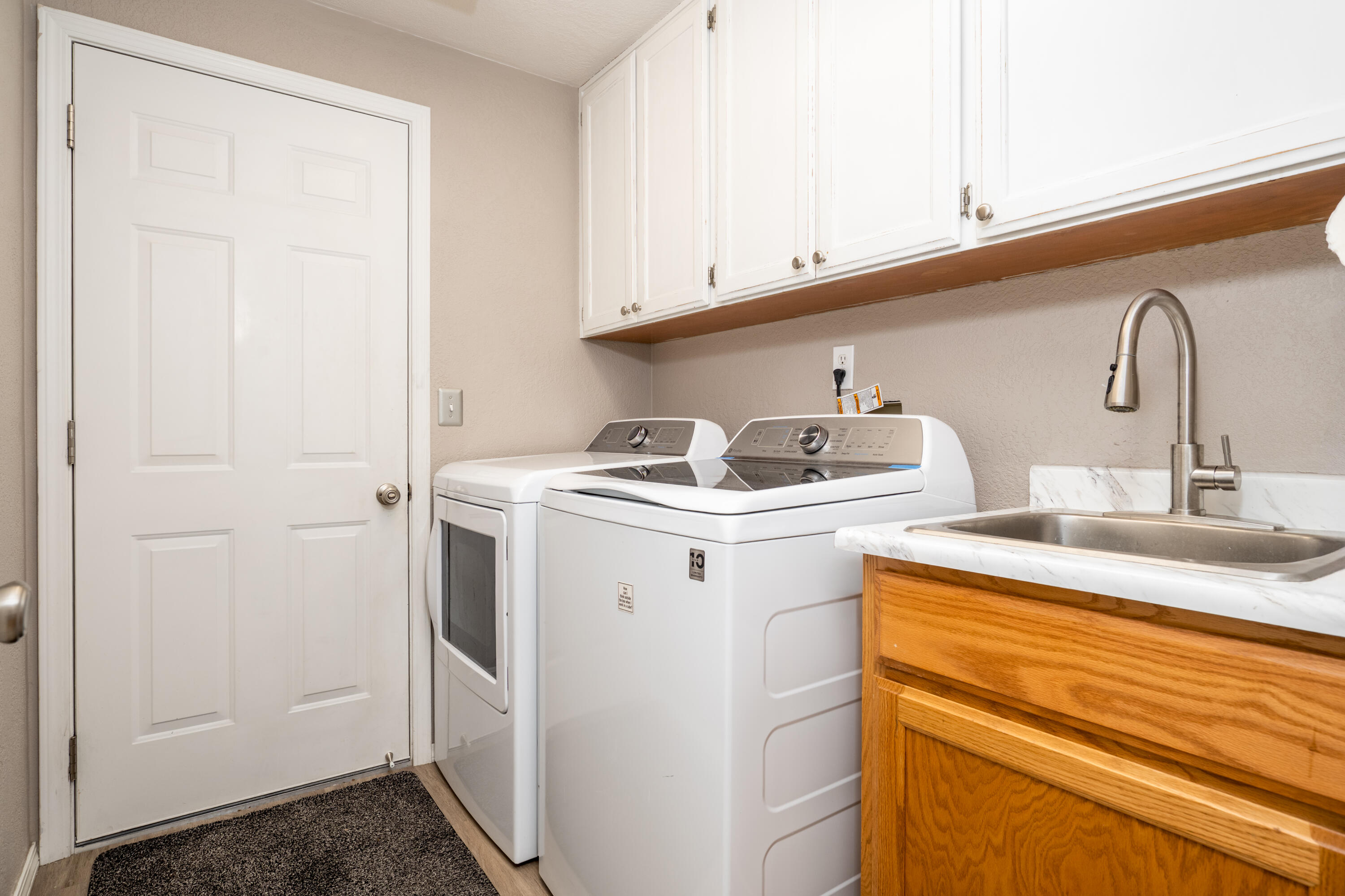 2928 Flint Ridge Avenue Medford, OR 97504 - Photo 19 of 33