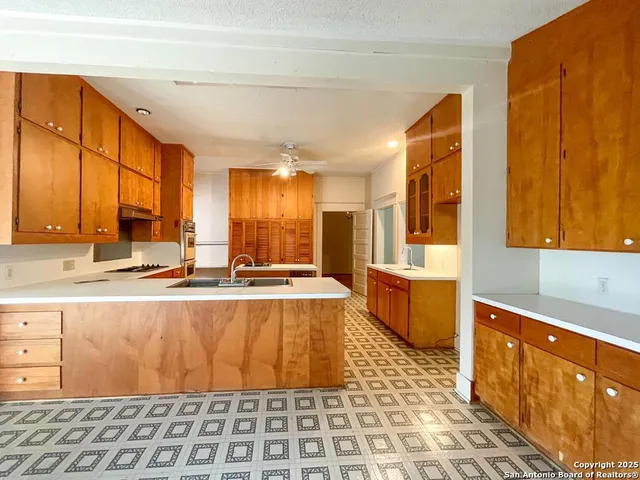 $195,000 | 911 North Madison Avenue, Beeville, TX 78102