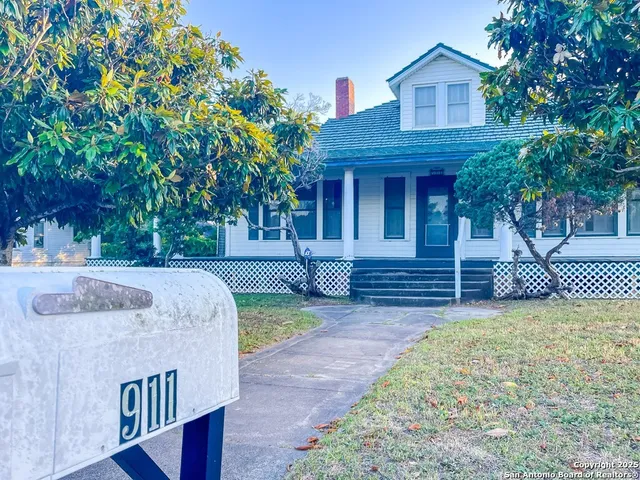 $195,000 | 911 North Madison Avenue, Beeville, TX 78102