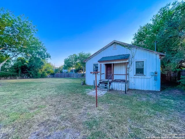 $195,000 | 911 North Madison Avenue, Beeville, TX 78102