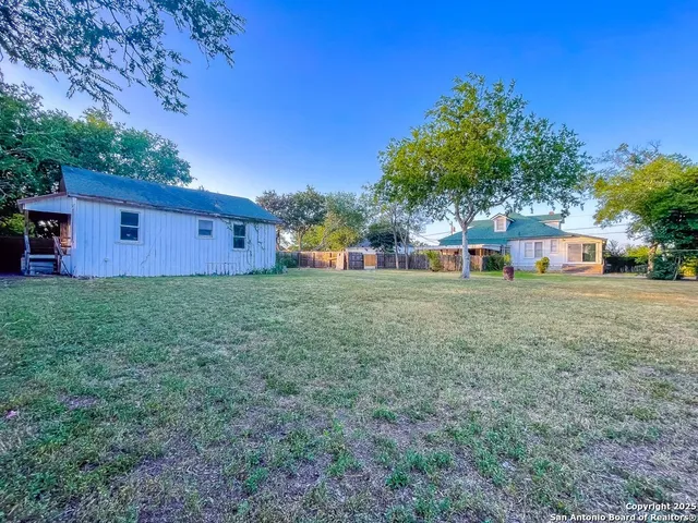 $195,000 | 911 North Madison Avenue, Beeville, TX 78102
