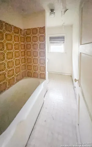 $195,000 | 911 North Madison Avenue, Beeville, TX 78102