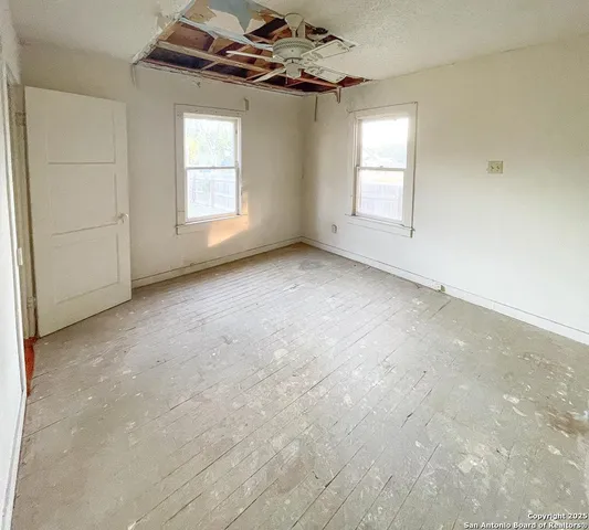 $195,000 | 911 North Madison Avenue, Beeville, TX 78102