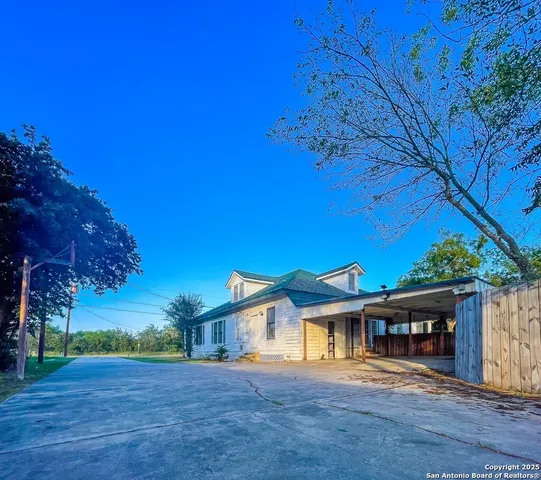 $195,000 | 911 North Madison Avenue, Beeville, TX 78102