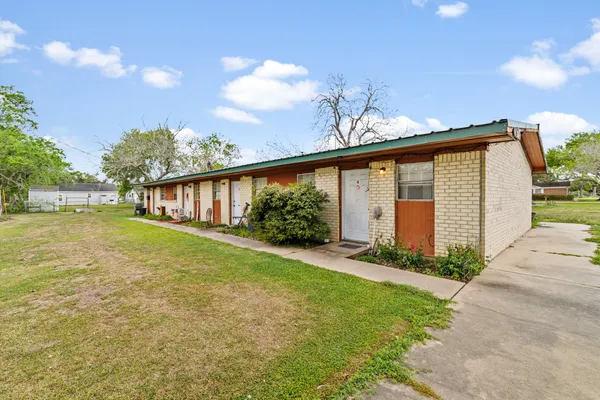 $150,000 | 502 East Heard Street, Ganado, TX 77962
