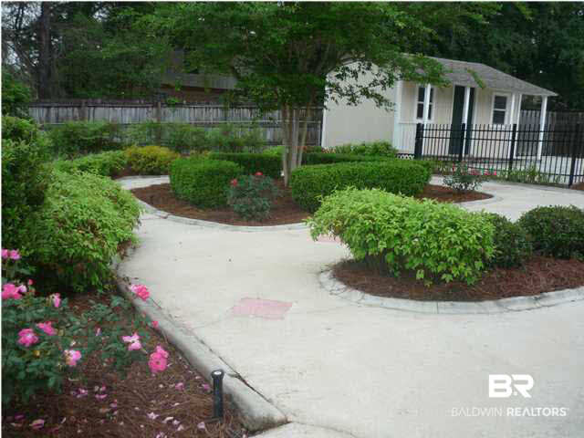 2824 Gas Light Lane West Mobile, AL 36695 - Photo 11 of 12 Beautiful Landscapin