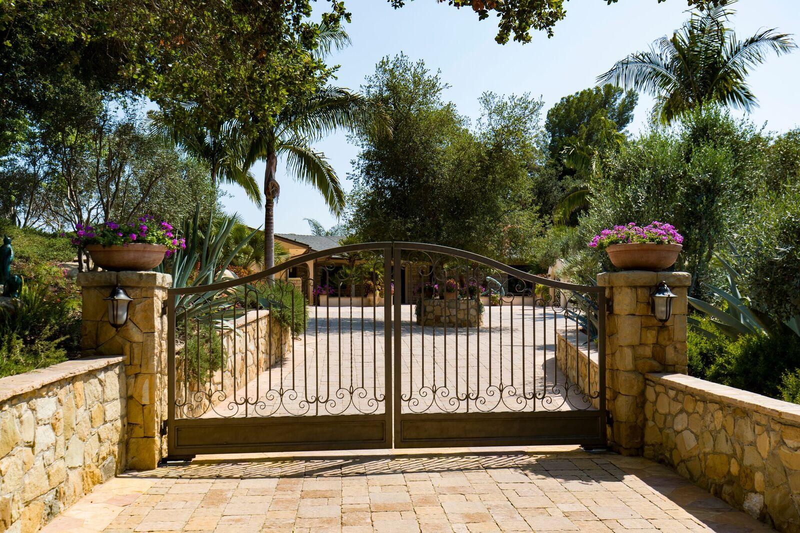 1935 East Las Tunas Road Santa Barbara, CA 93103 - Photo 20 of 28 Front Gate
